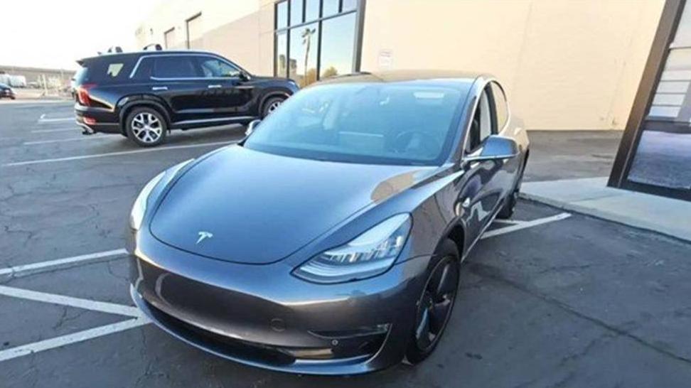 TESLA MODEL 3 2019 5YJ3E1EB2KF386830 image